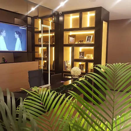 Dominic Smart & Luxury Suites - Republic Square 4*