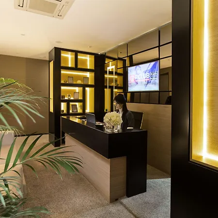 Dominic Smart & Luxury Suites - Republic Square 4*
