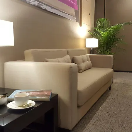 Dominic Smart & Luxury Suites - Republic Square Гостевой дом Белград