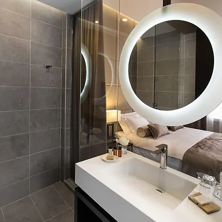 Dominic Smart & Luxury Suites - Republic Square 4*