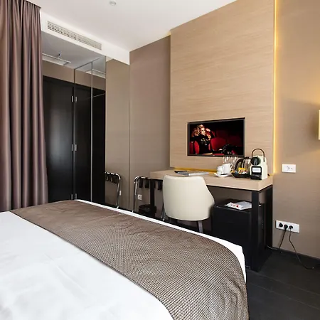 Dominic Smart & Luxury Suites - Republic Square 4*