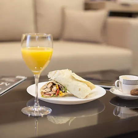 Dominic Smart & Luxury Suites - Republic Square 4*