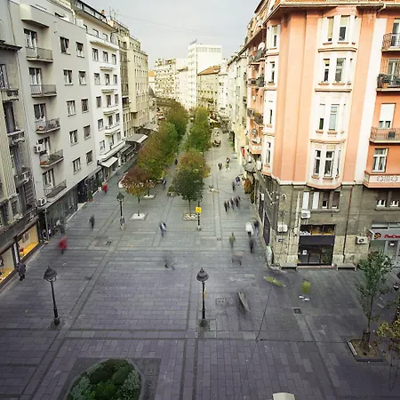 Dominic Smart & Luxury Suites - Republic Square Гостевой дом Белград