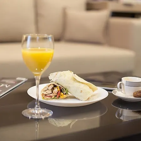 Dominic Smart & Luxury Suites - Republic Square Гостевой дом Белград