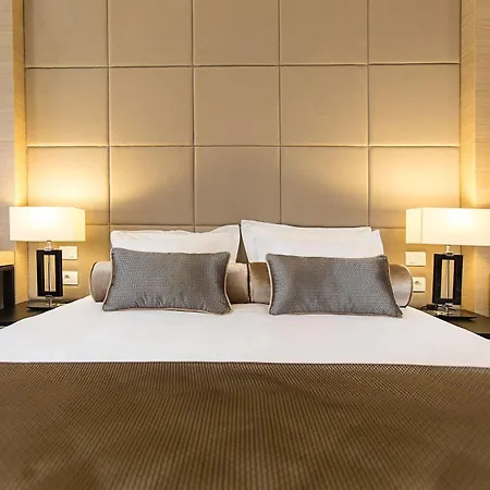 Dominic Smart & Luxury Suites - Republic Square Гостевой дом Белград