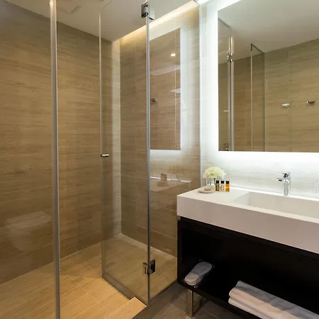 Dominic Smart & Luxury Suites - Republic Square 4*