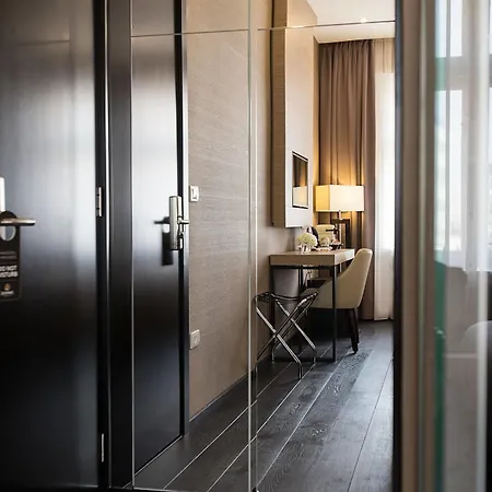 Dominic Smart & Luxury Suites - Republic Square