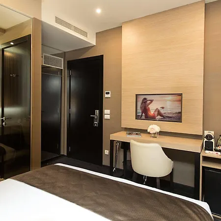 Dominic Smart & Luxury Suites - Republic Square 4*