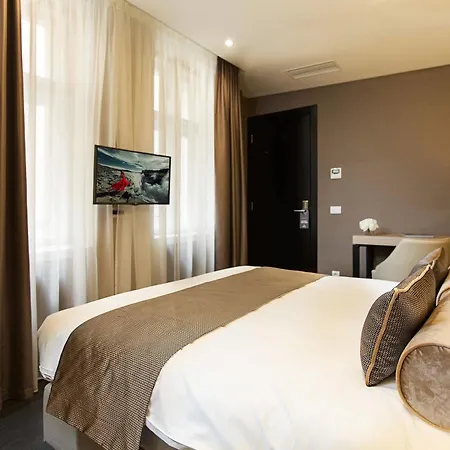 Dominic Smart & Luxury Suites - Republic Square Guest house 4*