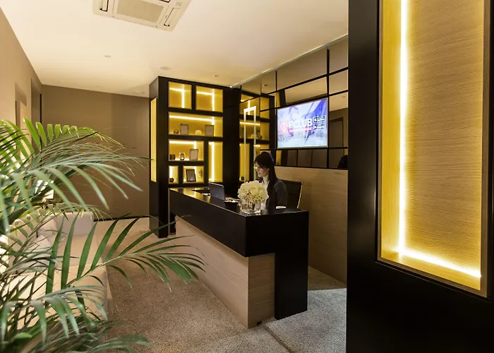 Dominic Smart & Luxury Suites - Republic Square 4*