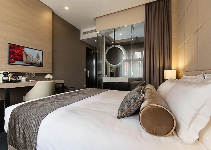 Dominic Smart & Luxury Suites - Republic Square Гостевой дом