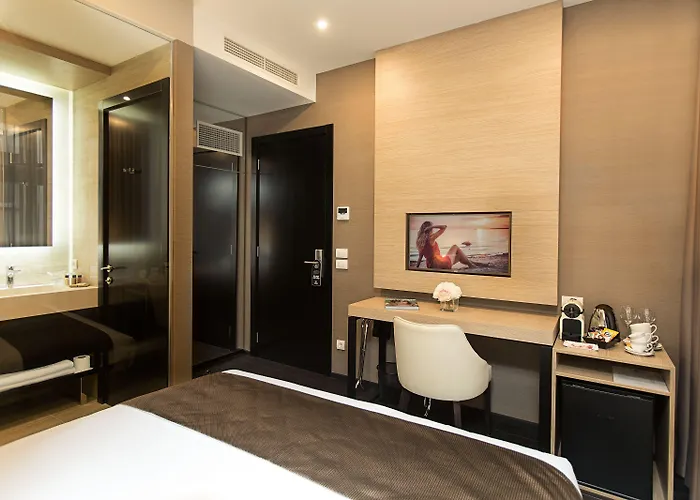 Dominic Smart & Luxury Suites - Republic Square Гостевой дом 4*