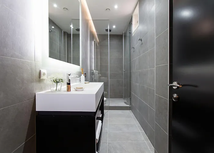 Dominic Smart & Luxury Suites - Republic Square 4*