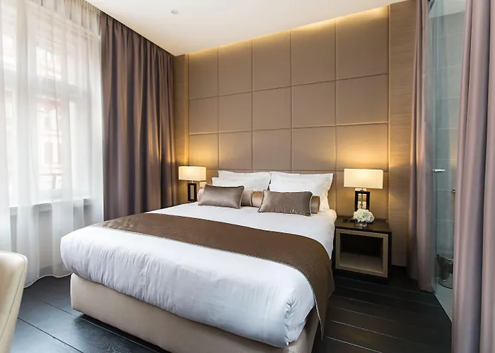 Dominic Smart & Luxury Suites - Republic Square 4*