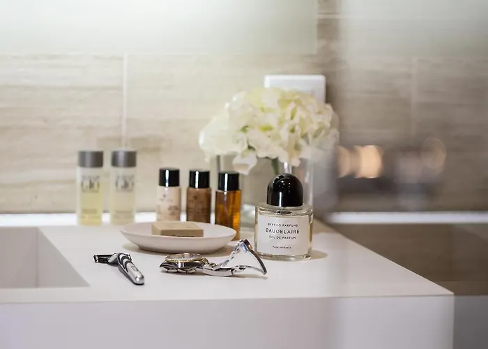 Dominic Smart & Luxury Suites - Republic Square Гостевой дом 4*