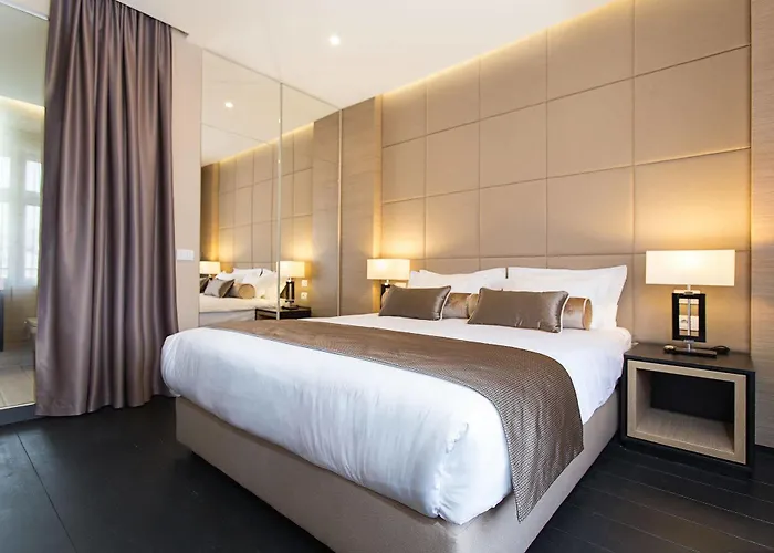 Dominic Smart & Luxury Suites - Republic Square Гостевой дом Белград