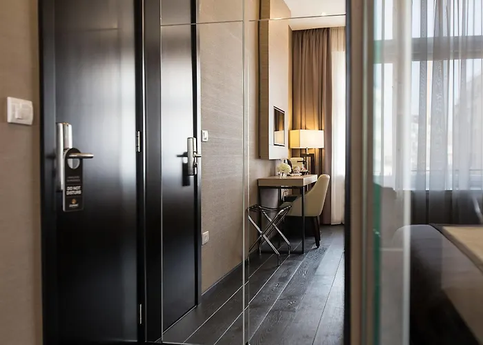 Dominic Smart & Luxury Suites - Republic Square