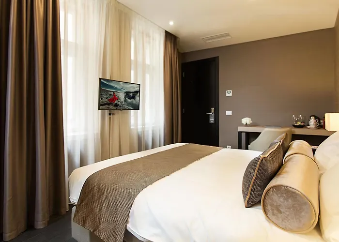 Dominic Smart & Luxury Suites - Republic Square Гостевой дом 4*