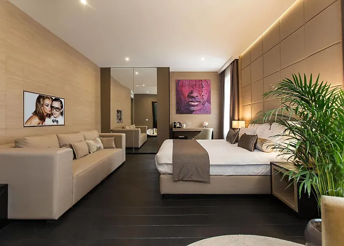 Dominic Smart & Luxury Suites - Republic Square Гостевой дом